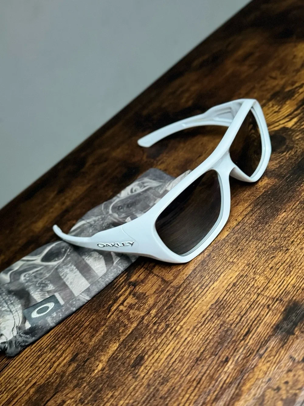 Oakley Men’s White Frame Sunglasses with Dark Lenses